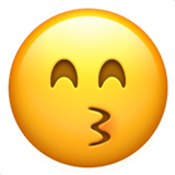 Emoji Wajah Mencium dengan Mata Tersenyum Apple